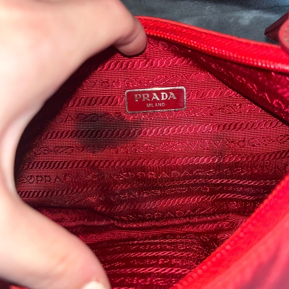 Red Re-Nylon Prada Re-Edition 2000
mini-bag - Picture 9 of 11